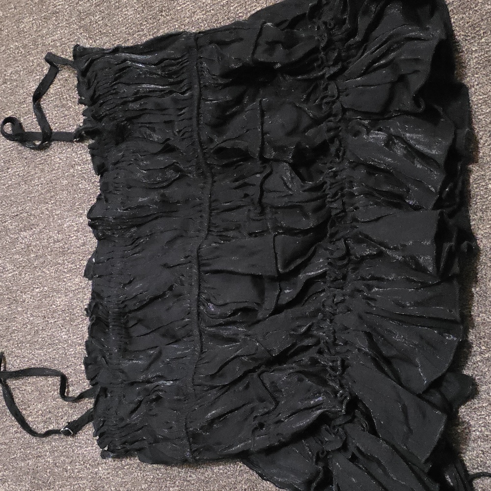 Audrey Black Ruffled Camisole - Picture 5 of 5